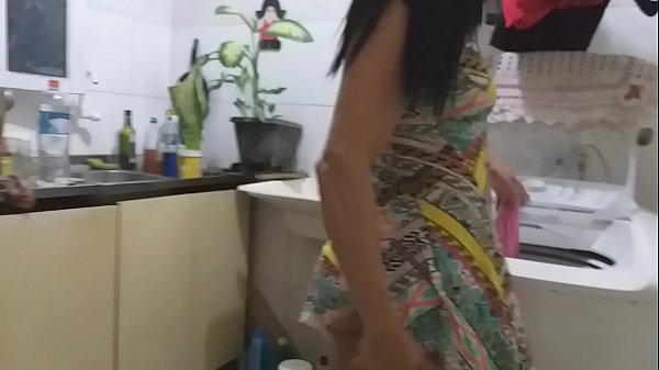 Morena novinha do Rio de Janeiro levando gozada na cara - Porno Carioca