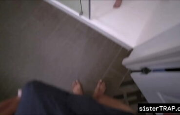 Videos de sex safada loirinha gostosa caiu na net fodendo no banheiro